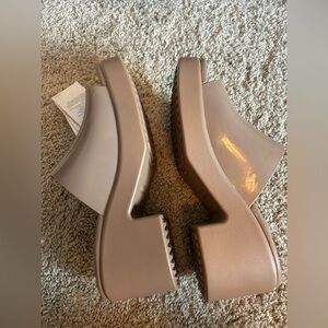 CROCS Taupe healed shoes size 11 women’s